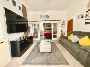 Victoria House - Self Catering Quiet Guesthouse - Adult Singles and Couples Only